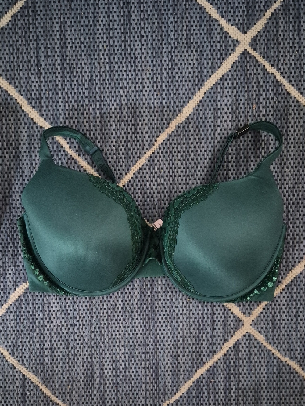 NWT VICTORIAS SECRET Body By Victoria Bra 40DDD
